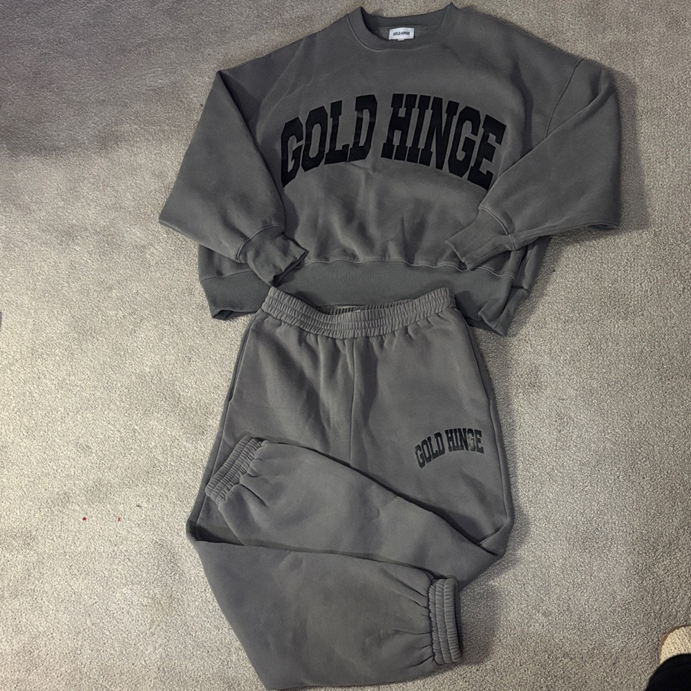 Gold Hinge Women's Charcoal Gray Crewneck Sweatshirt